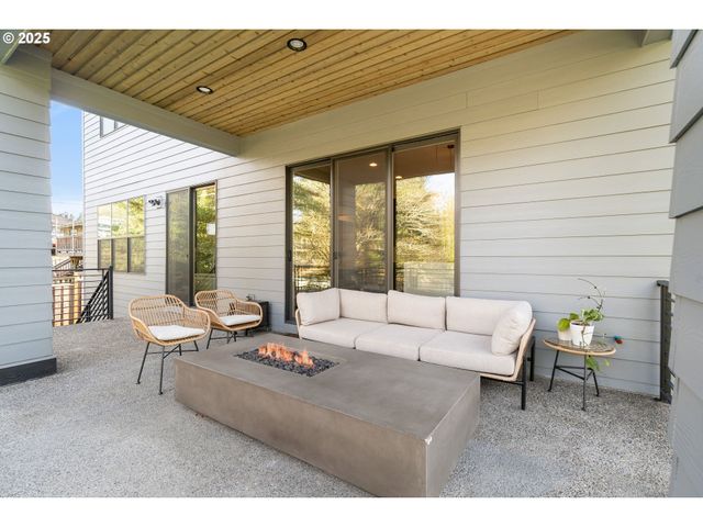 10805 Nw CORNELL Rd, Portland, OR 97229