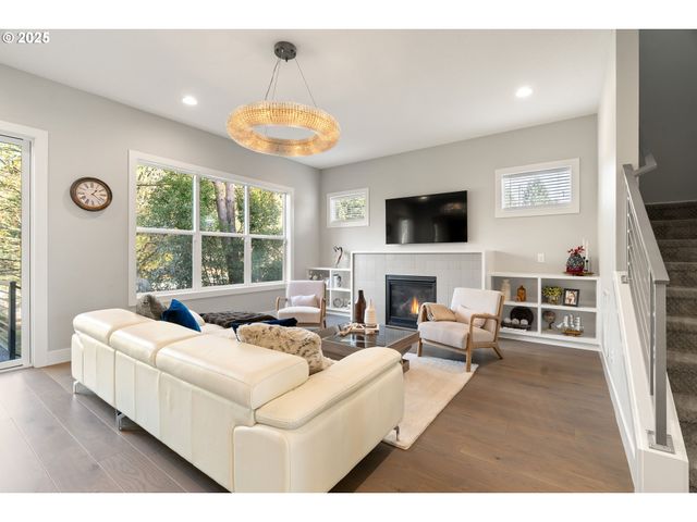 10805 Nw CORNELL Rd, Portland, OR 97229