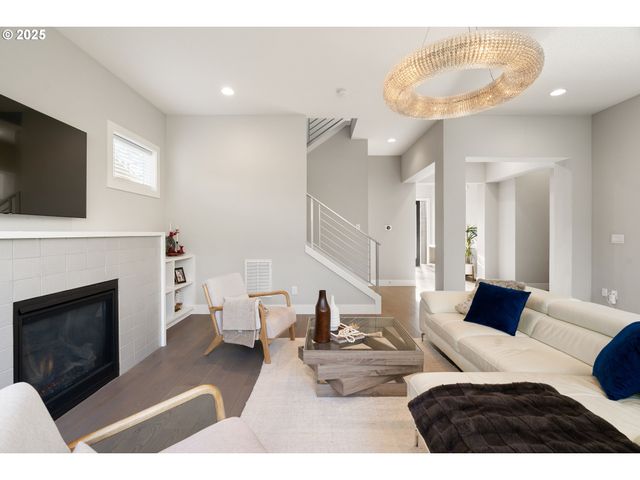 10805 Nw CORNELL Rd, Portland, OR 97229