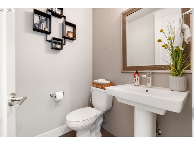 10805 Nw CORNELL Rd, Portland, OR 97229