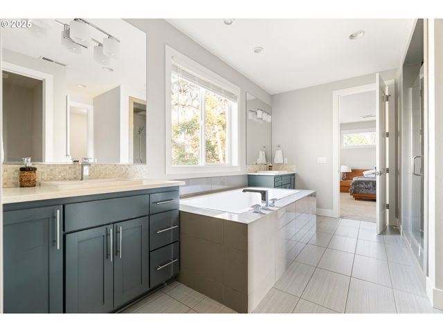 10805 Nw CORNELL Rd, Portland, OR 97229