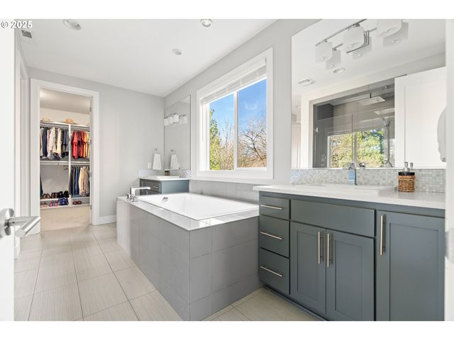 10805 Nw CORNELL Rd, Portland, OR 97229