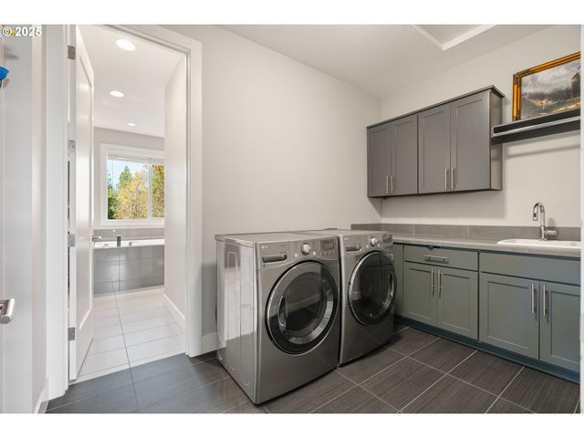 10805 Nw CORNELL Rd, Portland, OR 97229