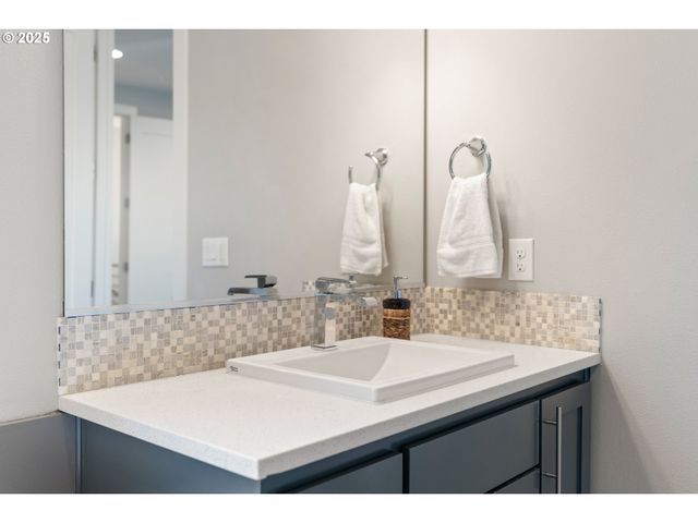 10805 Nw CORNELL Rd, Portland, OR 97229