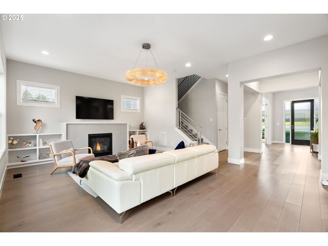 10805 Nw CORNELL Rd, Portland, OR 97229