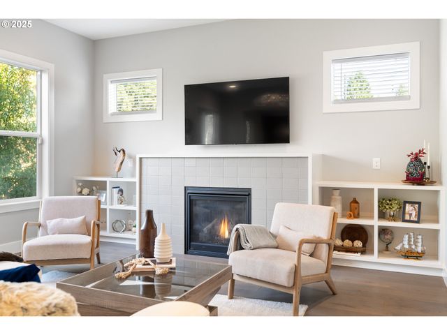 10805 Nw CORNELL Rd, Portland, OR 97229