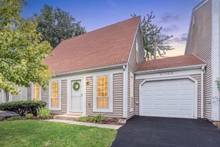 29W456 Blackthorn Lane, Warrenville, IL 60555