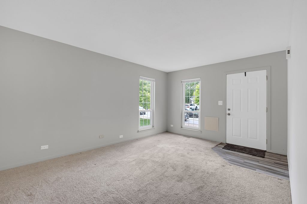 29W456 Blackthorn Lane, Warrenville, IL 60555 — photo 3