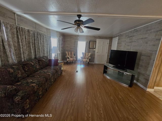 8436 Central Avenue, Brooksville, FL 34613