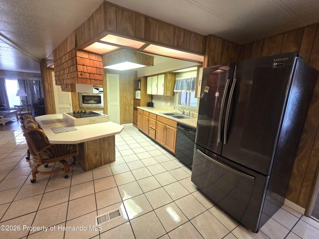 8436 Central Avenue, Brooksville, FL 34613