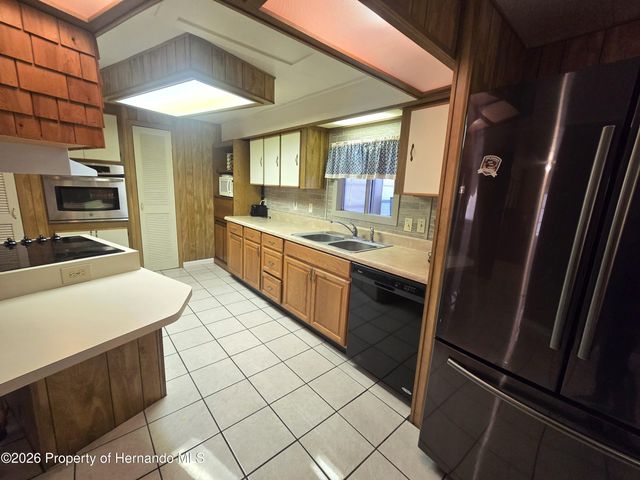 8436 Central Avenue, Brooksville, FL 34613