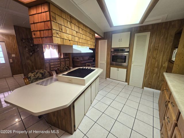 8436 Central Avenue, Brooksville, FL 34613