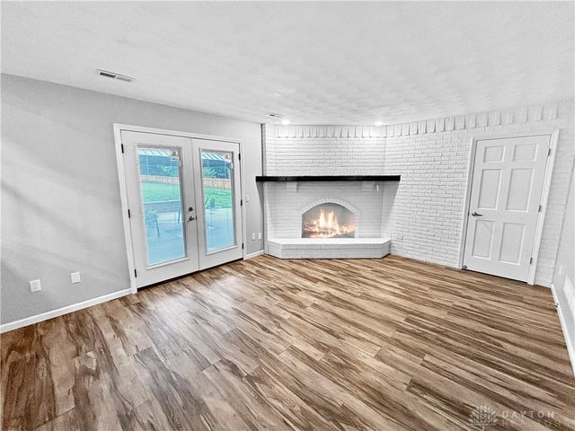 6800 Curtwood Drive, Tipp City, OH 45371