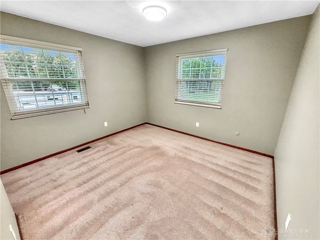 6800 Curtwood Drive, Tipp City, OH 45371