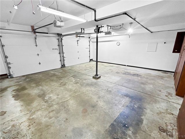 6800 Curtwood Drive, Tipp City, OH 45371