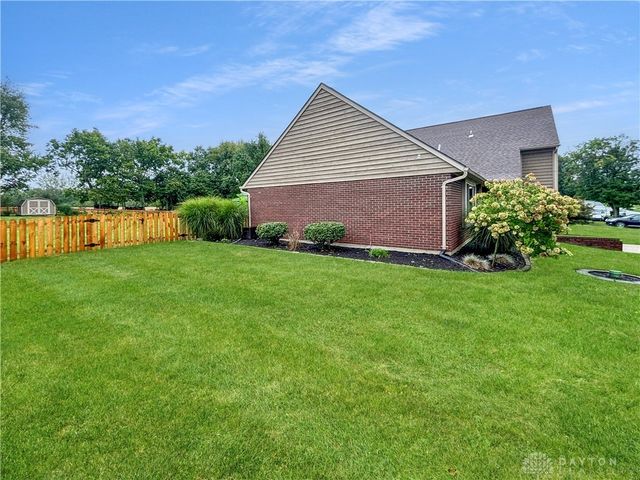 6800 Curtwood Drive, Tipp City, OH 45371