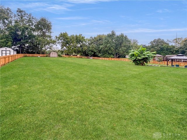 6800 Curtwood Drive, Tipp City, OH 45371