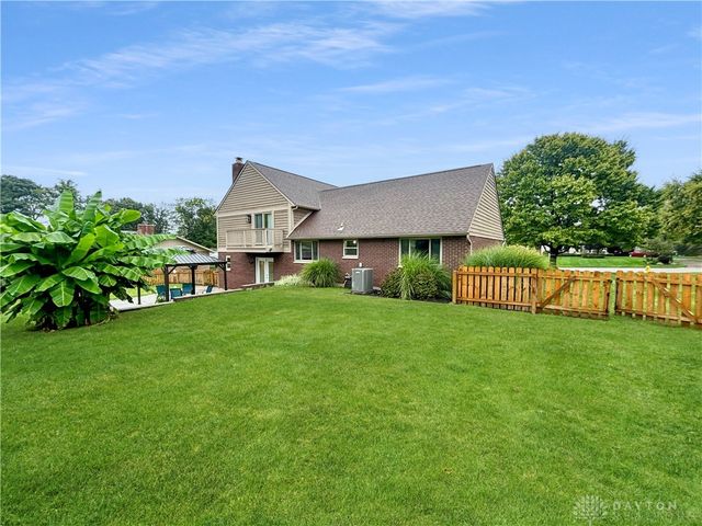 6800 Curtwood Drive, Tipp City, OH 45371