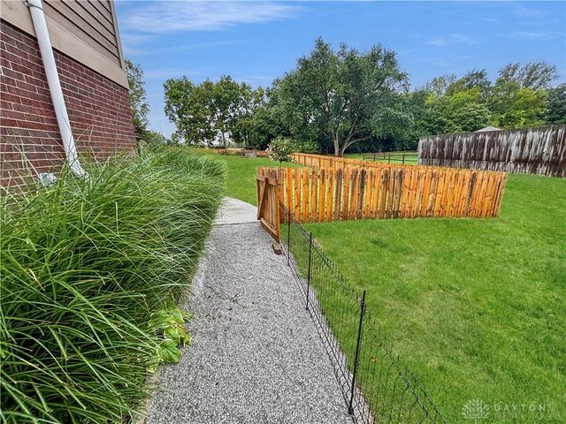 6800 Curtwood Drive, Tipp City, OH 45371