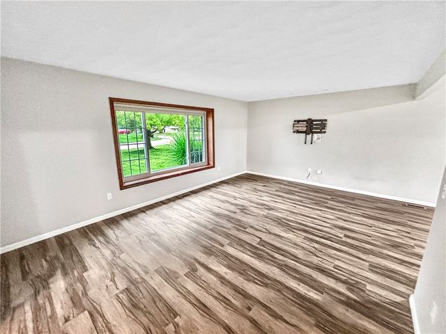 6800 Curtwood Drive, Tipp City, OH 45371