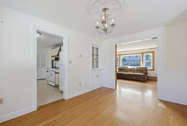 71 Parker Ave, Newton, MA 02459