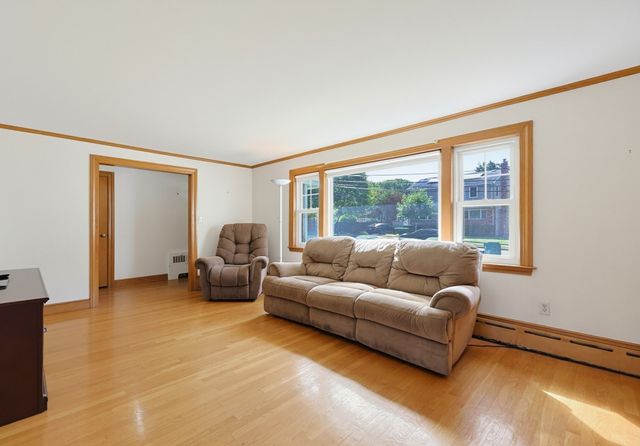 71 Parker Ave, Newton, MA 02459
