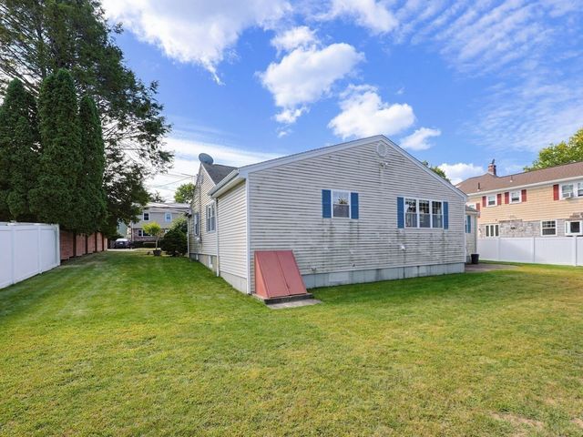71 Parker Ave, Newton, MA 02459