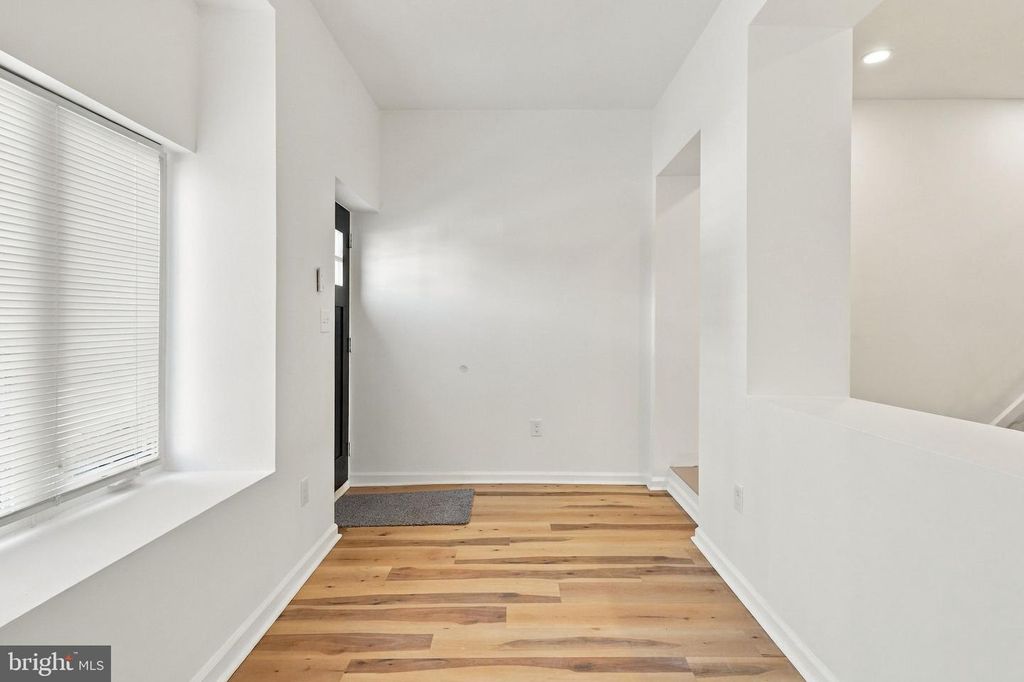 906 W ROCKLAND ST, PHILADELPHIA, PA 19141 — photo 2