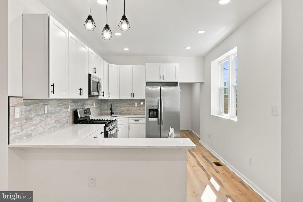 906 W ROCKLAND ST, PHILADELPHIA, PA 19141 — photo 4