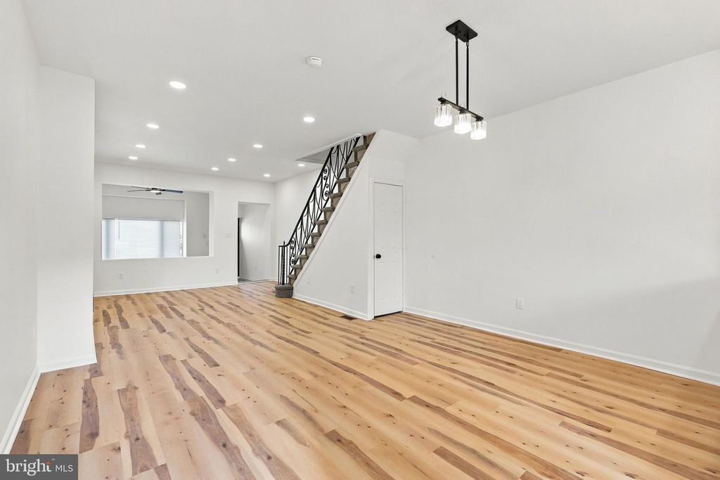 906 W ROCKLAND ST, PHILADELPHIA, PA 19141 — photo 5