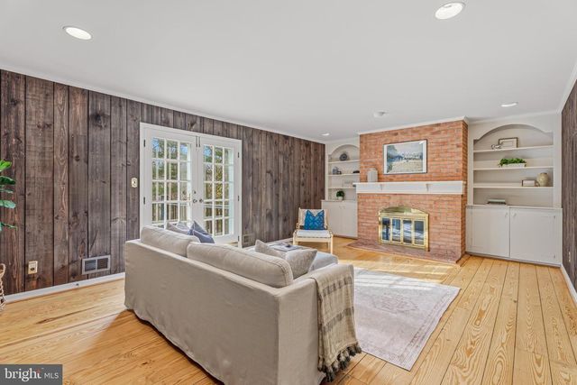 5 HOLLY BERRY CT, Glen Arm, MD 21057