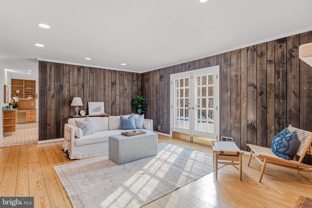 5 HOLLY BERRY CT, Glen Arm, MD 21057