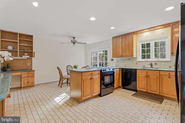 5 HOLLY BERRY CT, Glen Arm, MD 21057