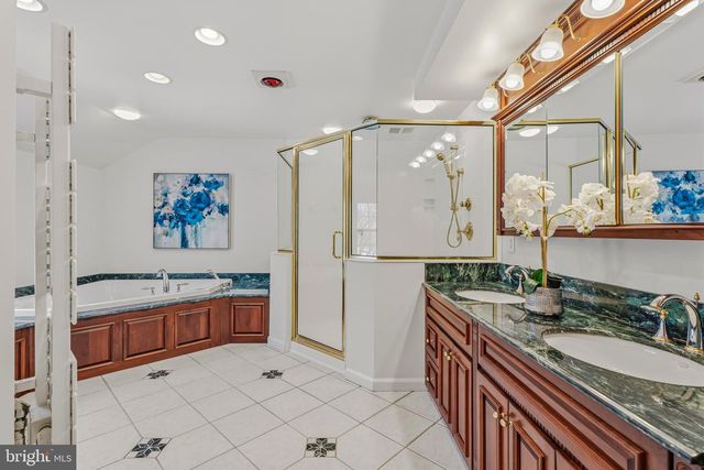 5 HOLLY BERRY CT, Glen Arm, MD 21057