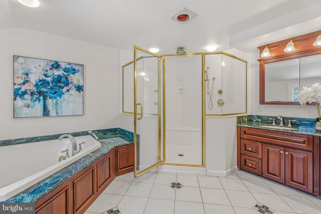 5 HOLLY BERRY CT, Glen Arm, MD 21057