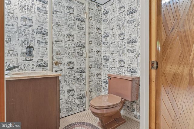 5 HOLLY BERRY CT, Glen Arm, MD 21057