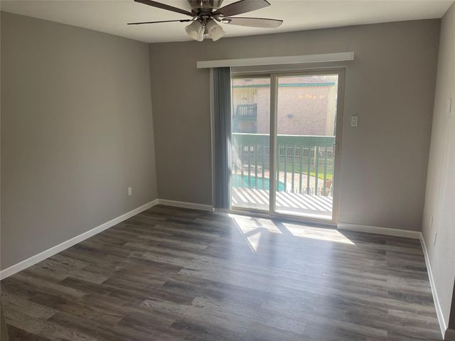 1516 Bay Area Boulevard F6, Houston, TX 77058