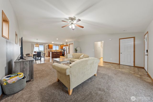 682 L St SE, Ephrata, WA 98823