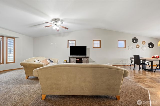 682 L St SE, Ephrata, WA 98823