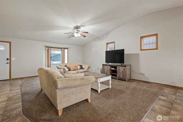 682 L St SE, Ephrata, WA 98823