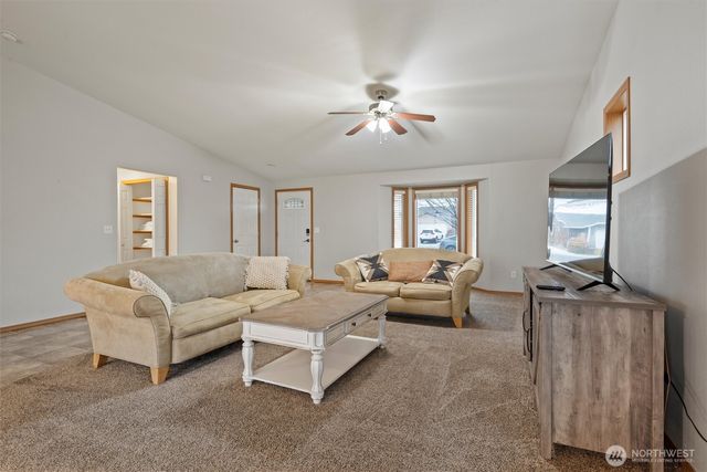 682 L St SE, Ephrata, WA 98823