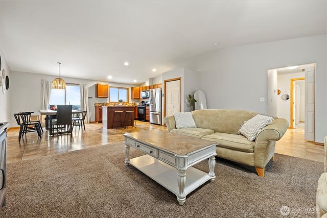 682 L St SE, Ephrata, WA 98823