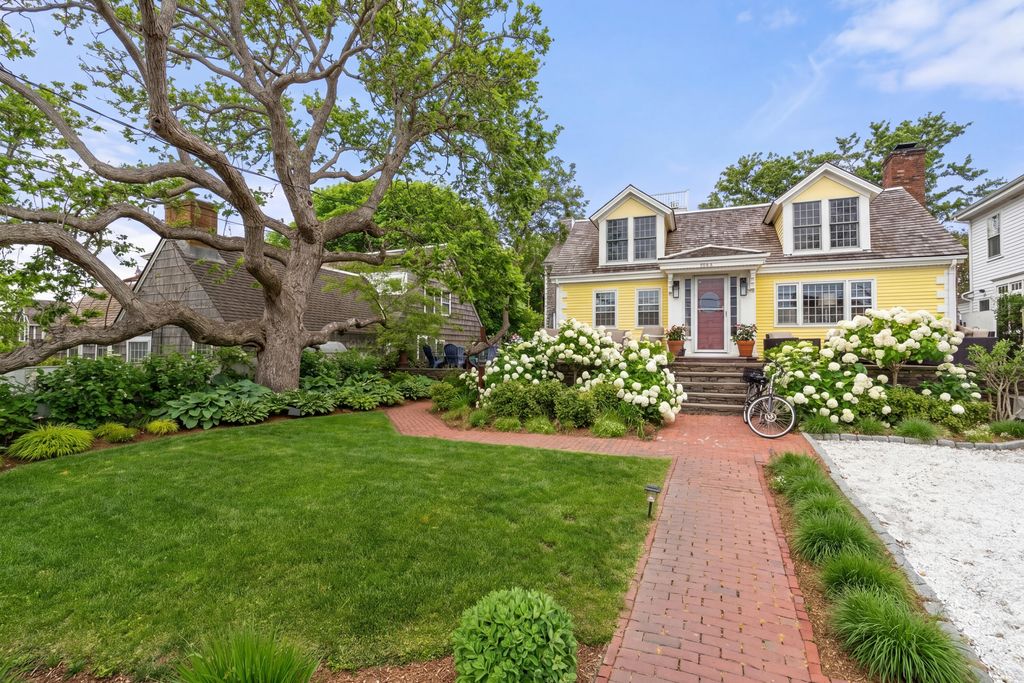 558A Commercial Street, Provincetown, MA 02657