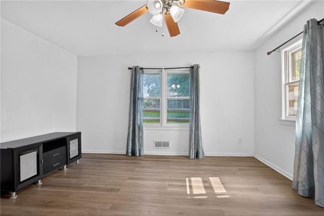 6249 E 9th Street, Kansas City, MO 64125