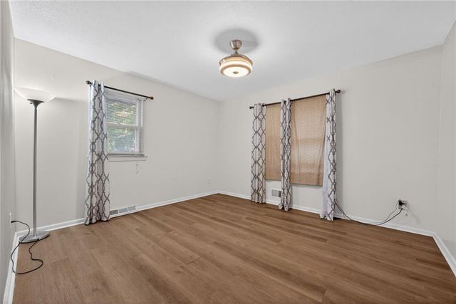 6249 E 9th Street, Kansas City, MO 64125