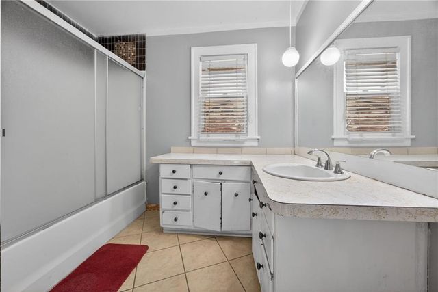 6249 E 9th Street, Kansas City, MO 64125