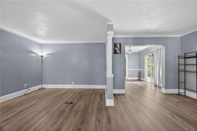 6249 E 9th Street, Kansas City, MO 64125