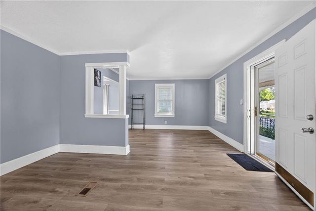 6249 E 9th Street, Kansas City, MO 64125