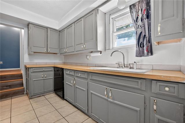 6249 E 9th Street, Kansas City, MO 64125