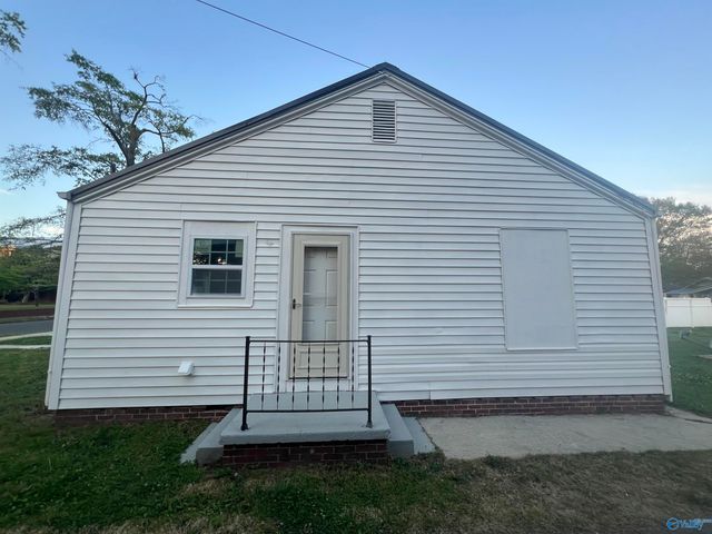 208 S 8th Street, Gadsden, AL 35903